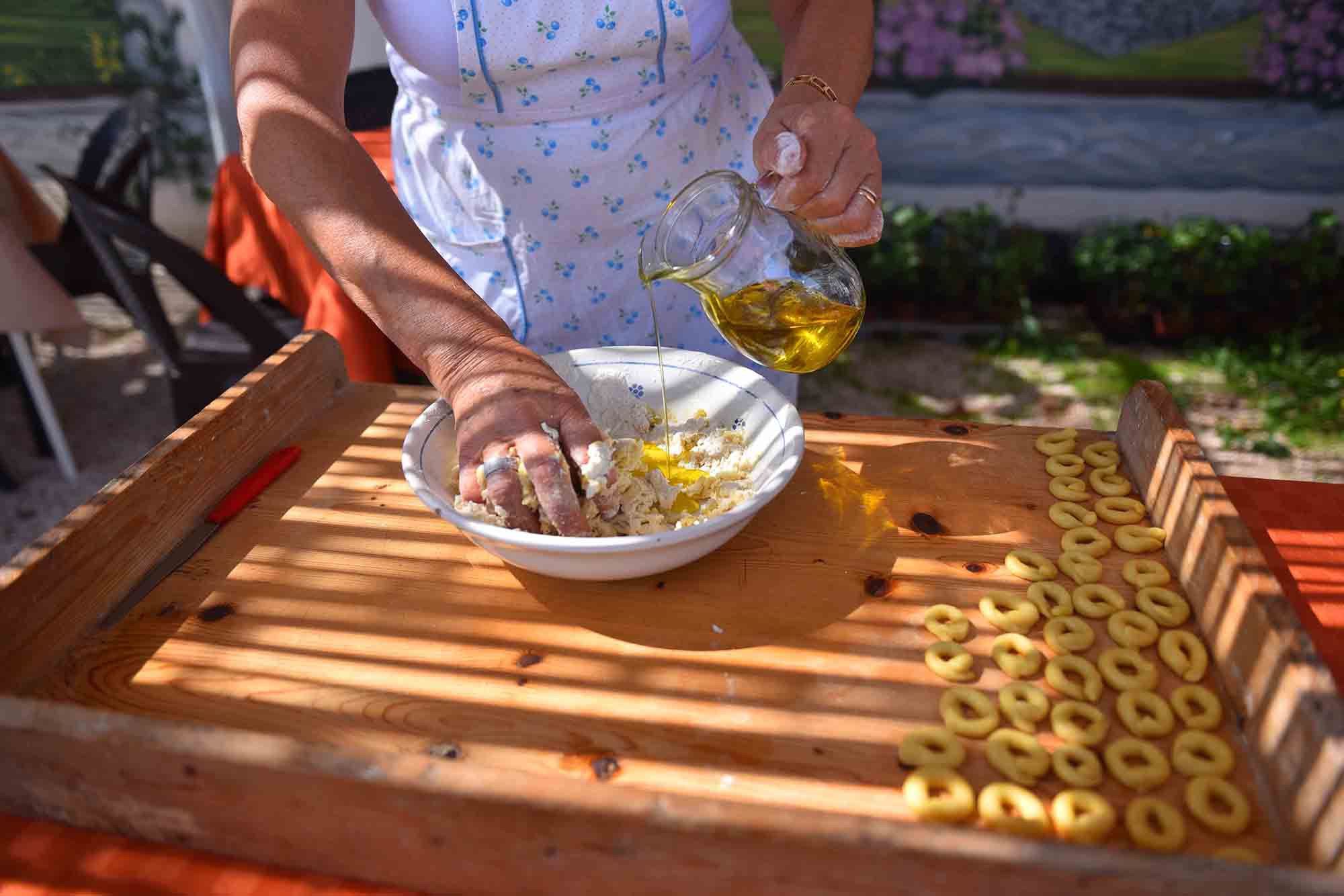 Laboratorio preparazione taralli Puglia