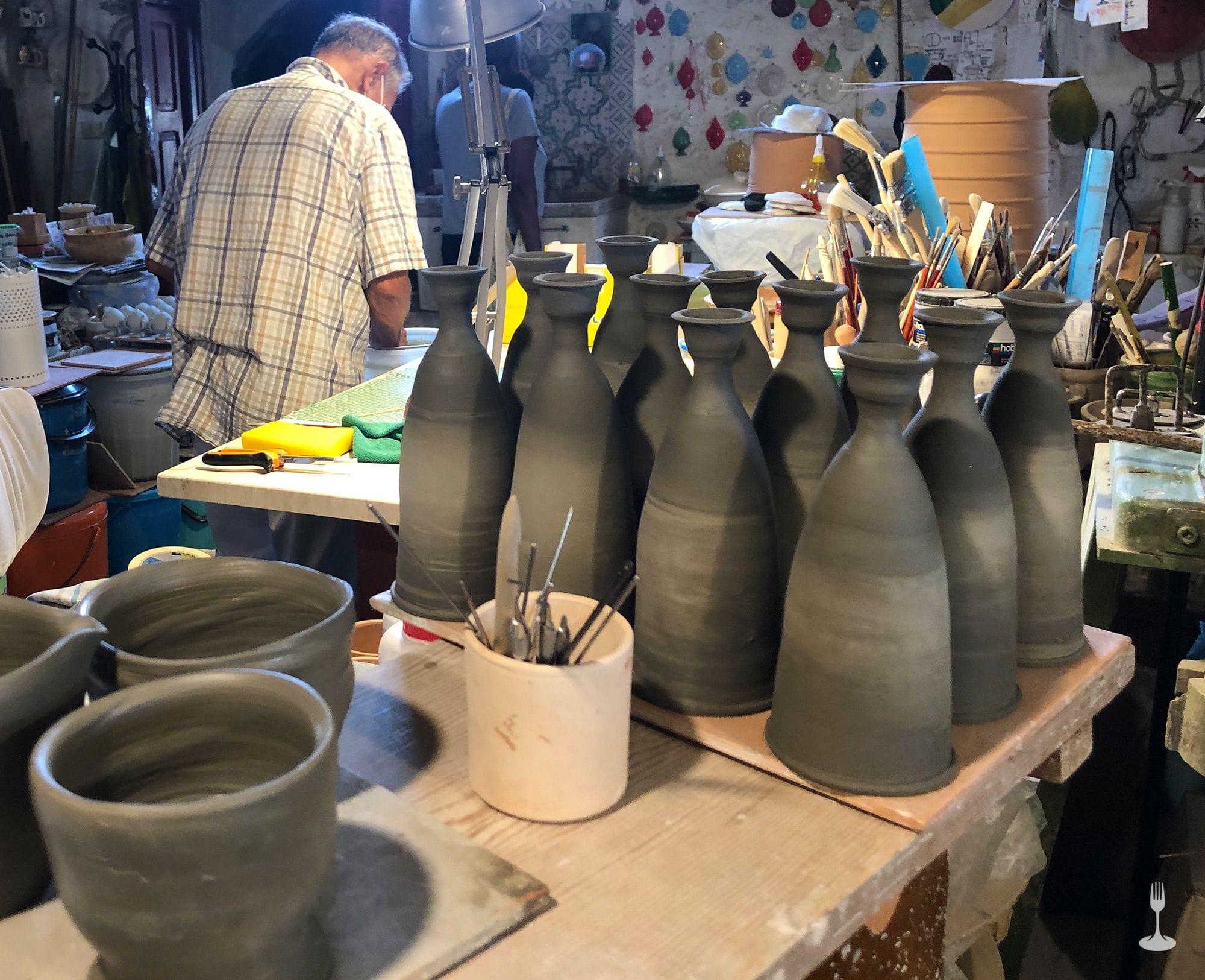Discovering the treasures of the Ceramics District of Grottaglie capasoni and jars placed in the rock with carved niches
