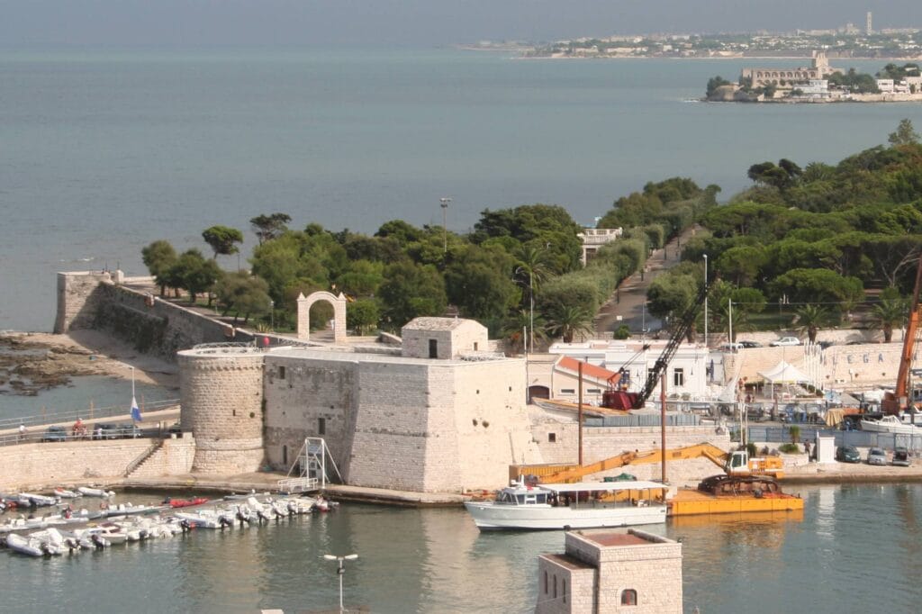 La villa comunale di Trani Il verde della Villa comunale di Trani